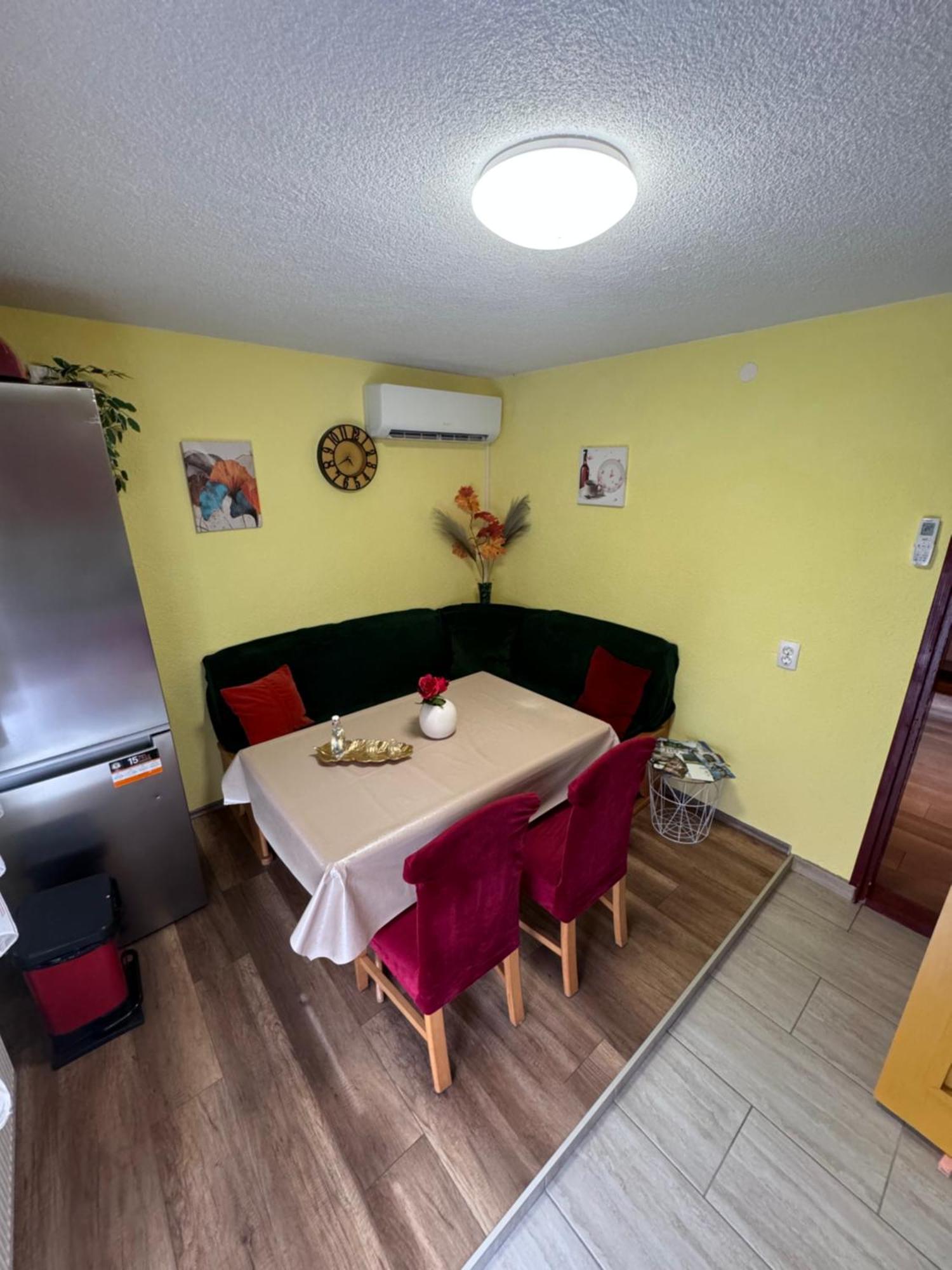 Apartman Josip Gospic Ngoại thất bức ảnh