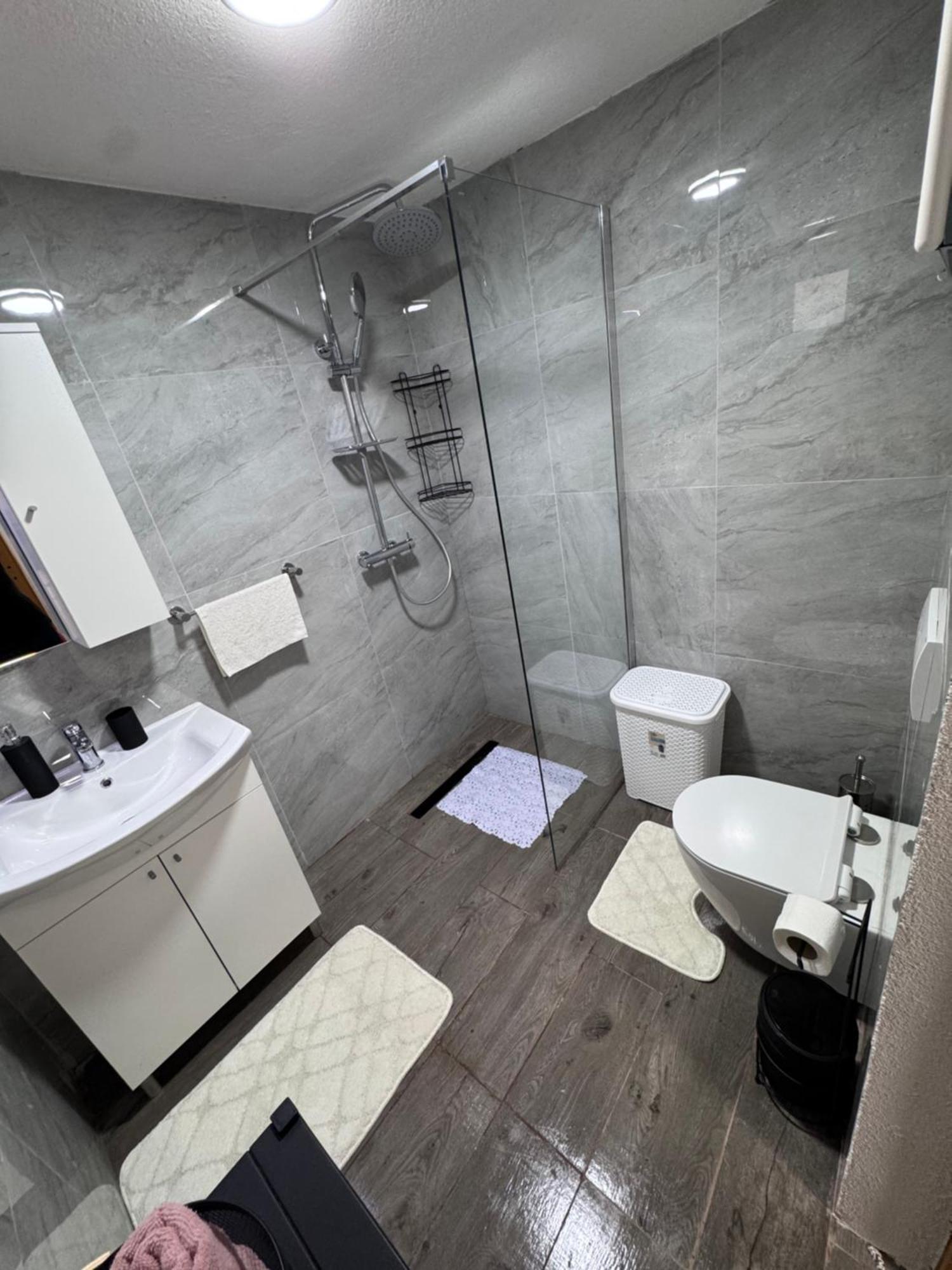 Apartman Josip Gospic Ngoại thất bức ảnh