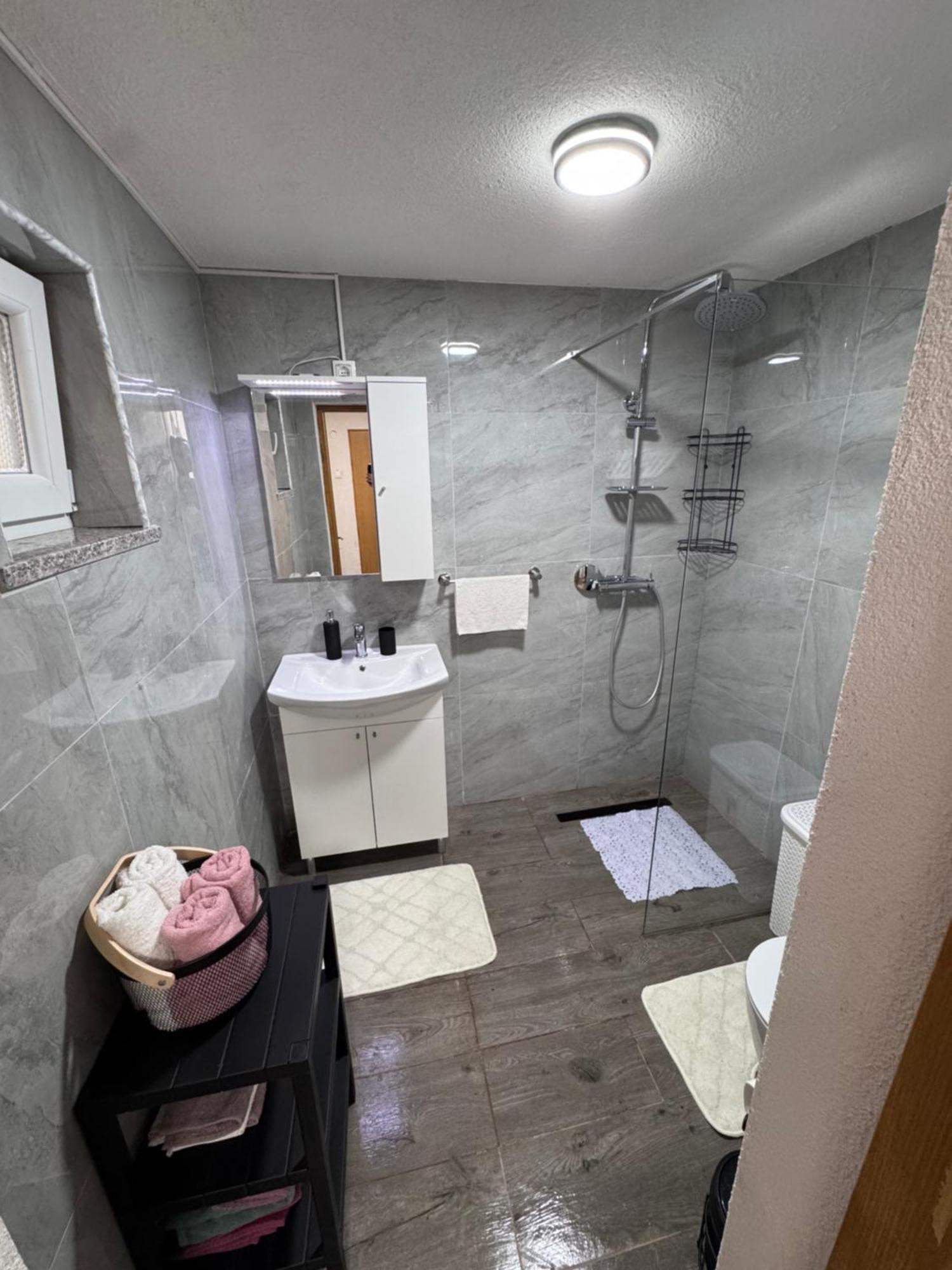 Apartman Josip Gospic Ngoại thất bức ảnh