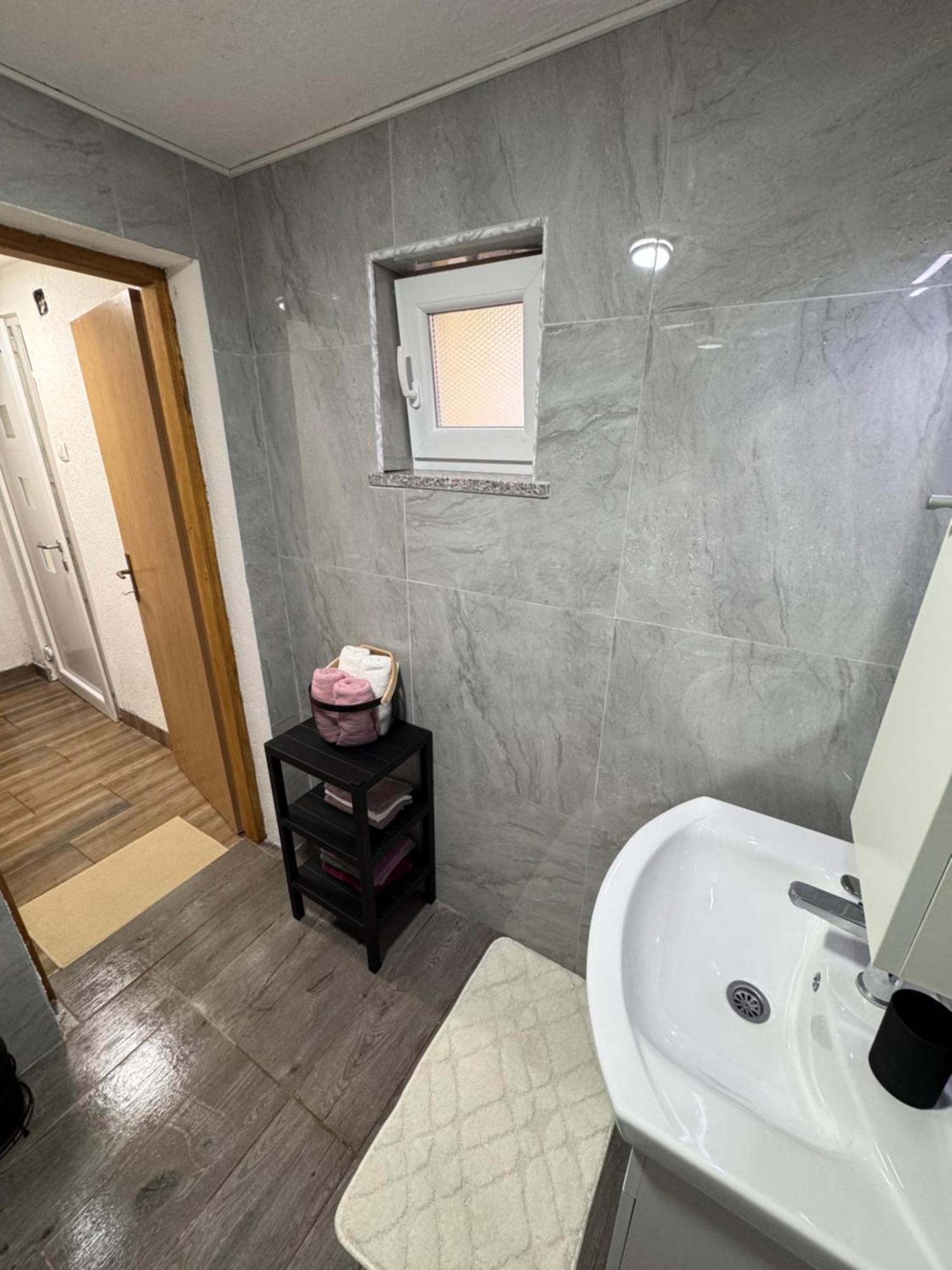 Apartman Josip Gospic Ngoại thất bức ảnh