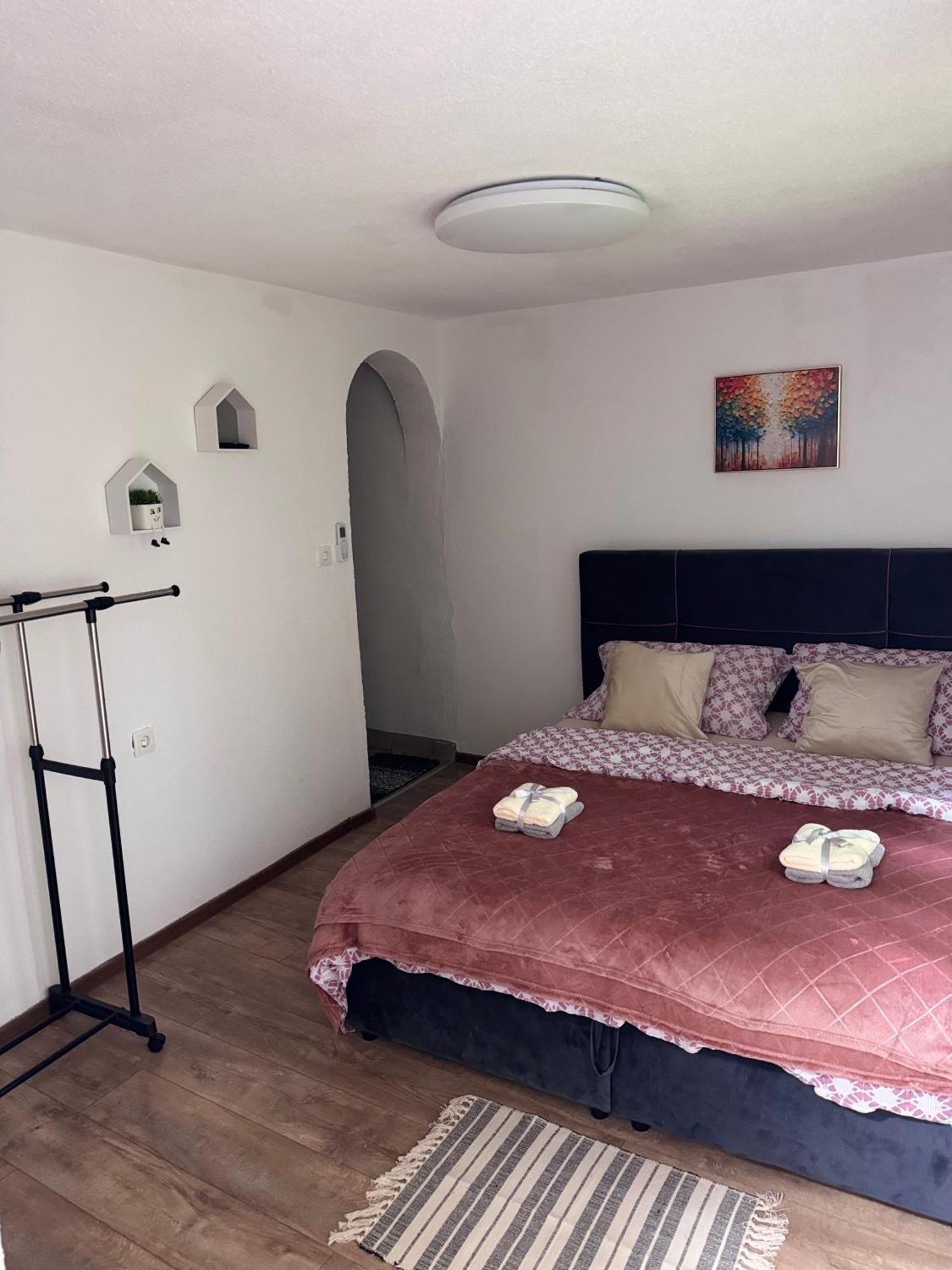Apartman Josip Gospic Ngoại thất bức ảnh